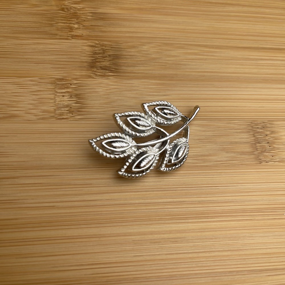 VTG Gerry's Leaf Pin‎ Signed Brooch Silver  Tone Costume Jewelry Botanical